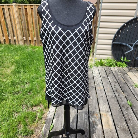 P301. Laura checked tunic |M - Picture 2 of 5